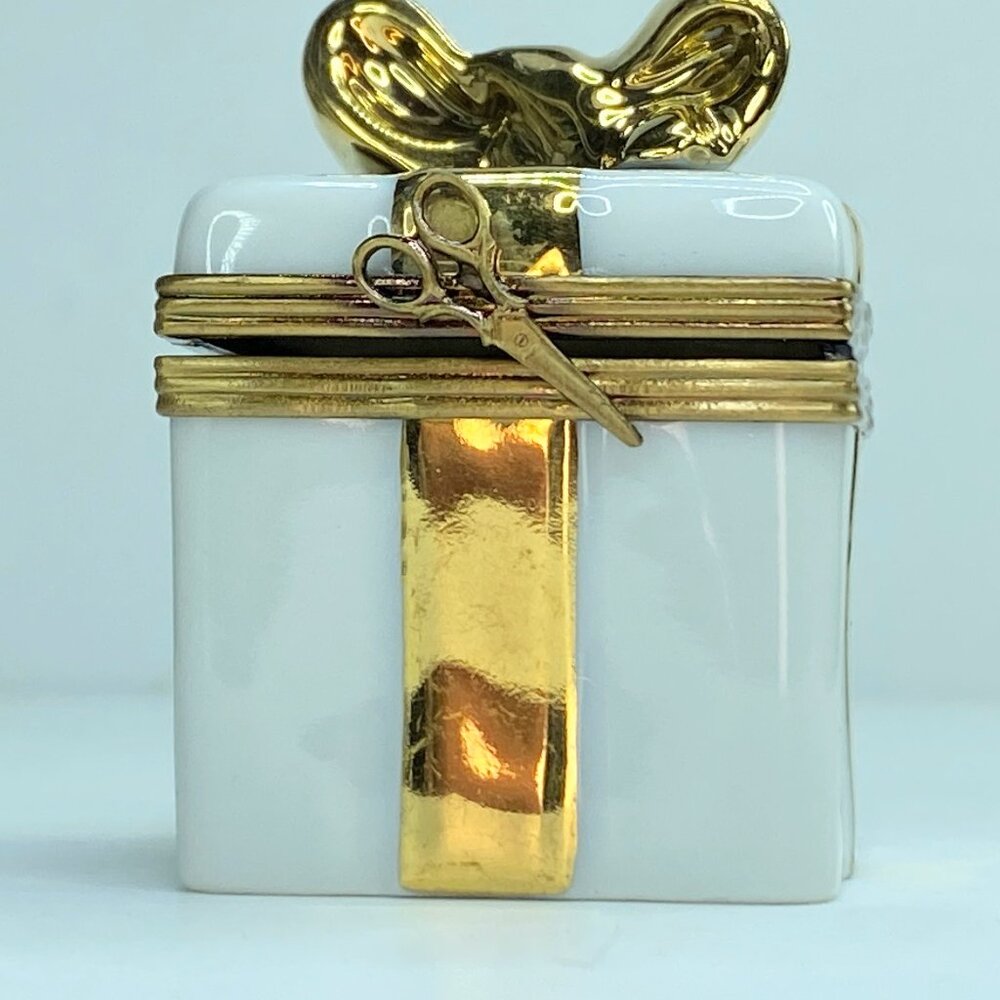 La Gloriette Limoges Gift box golden ribbon Scissor clasp trinket A238
